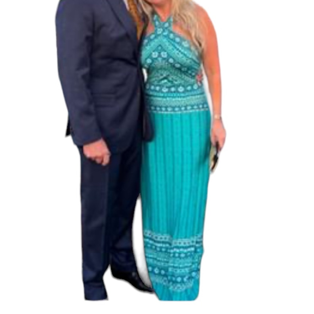 BCBG MaxAriza stunning maxi! Perfect for a wedding or date night!